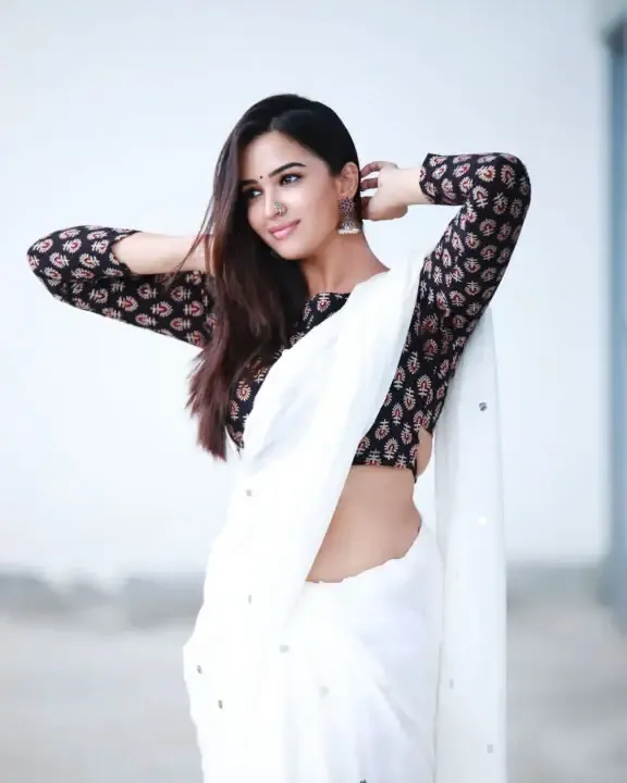 INDIAN ACTRESS PUJITA PONNADA STILLS IN TRADITIONAL WHITE SAREE 7